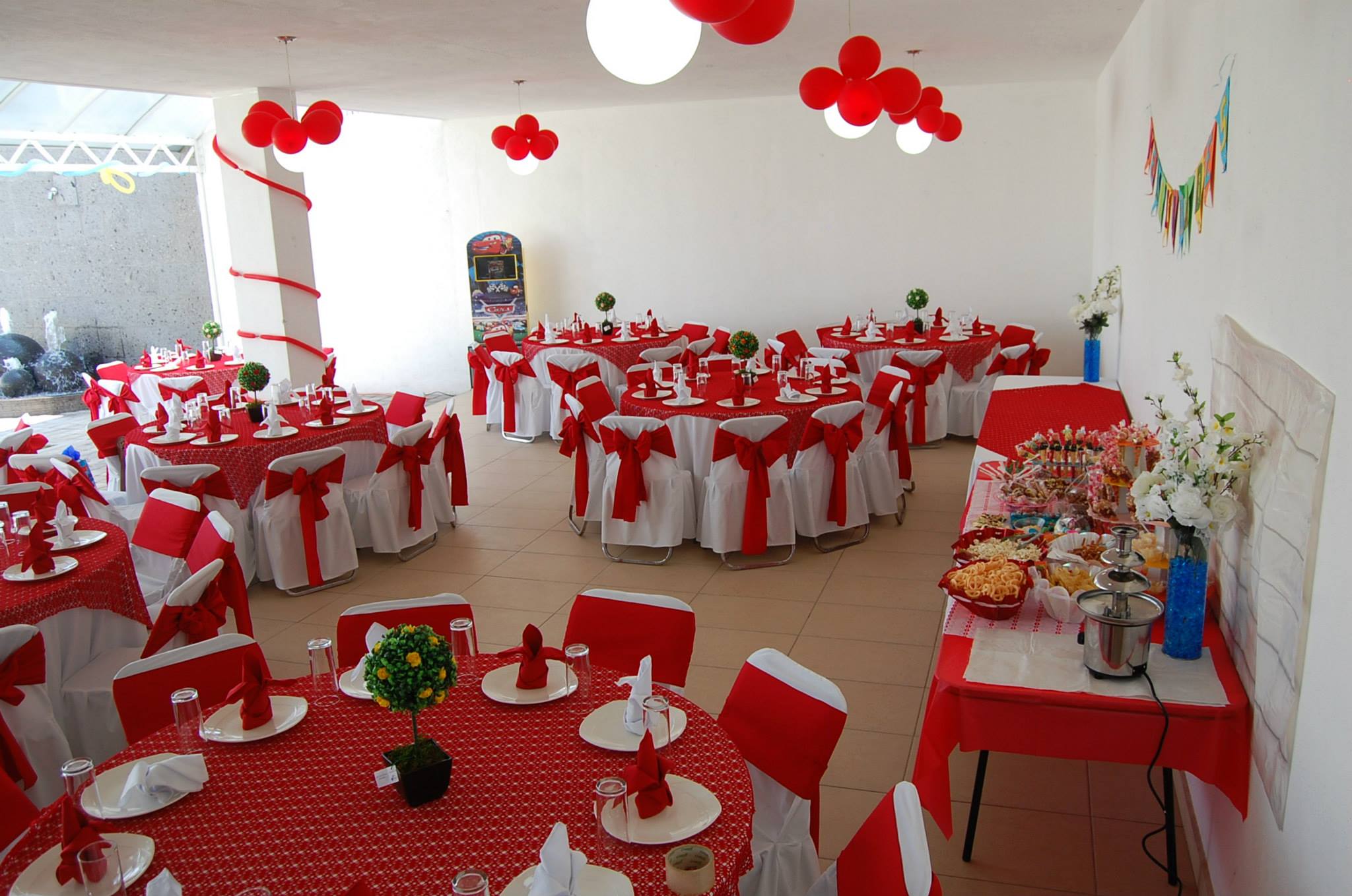 Decoración en color rojo para eventos y fiestas